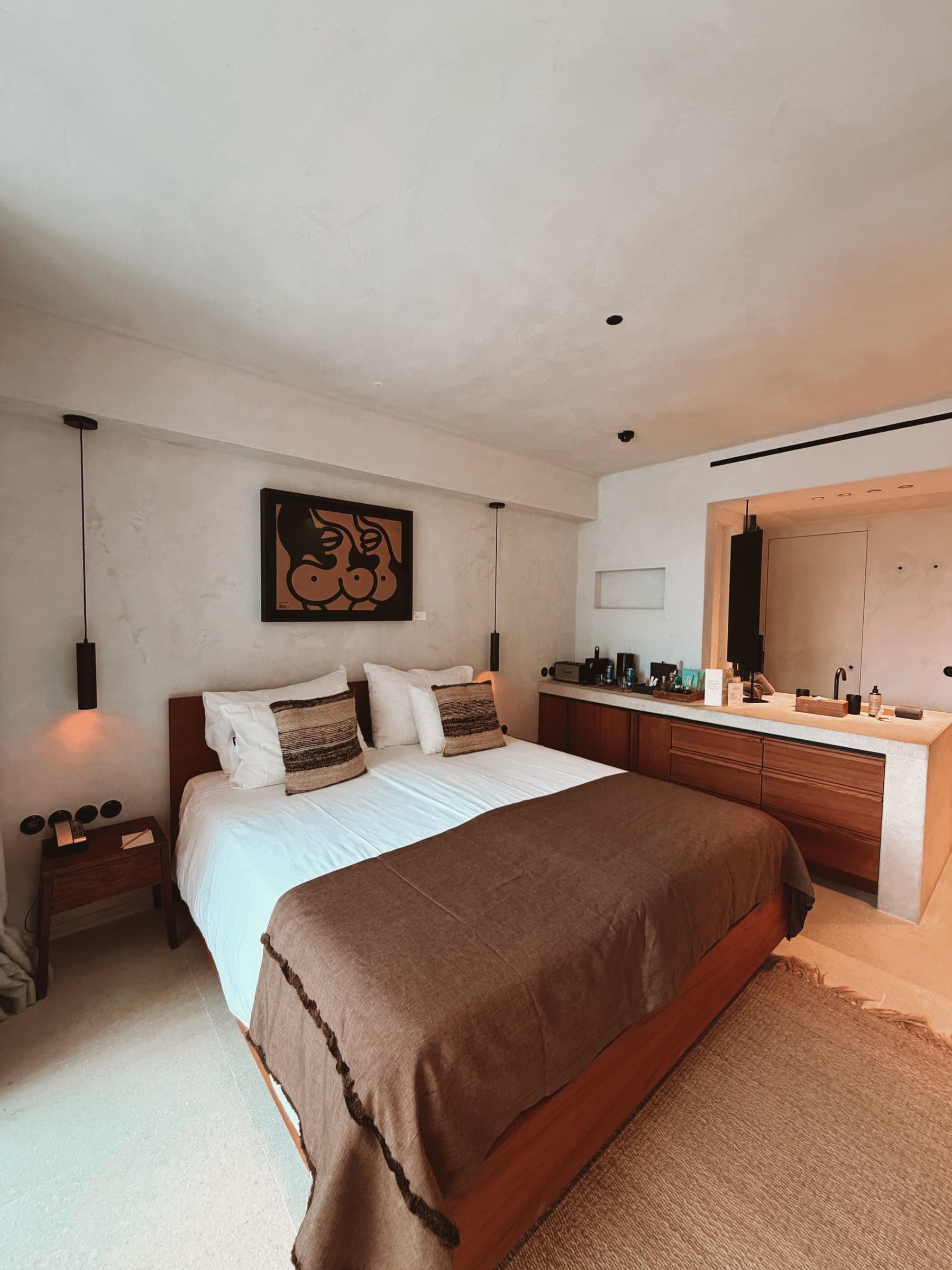 Warm, modern and functional ensuite room